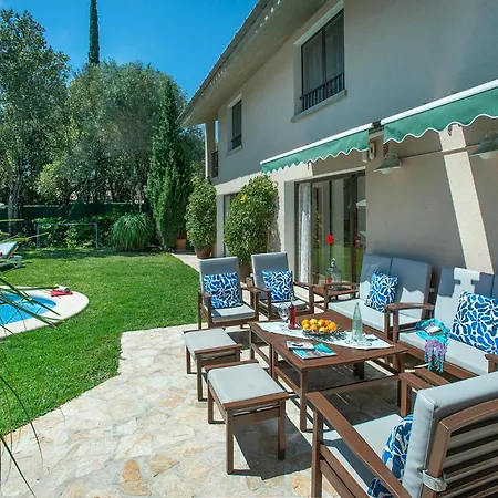Llamas Villa *