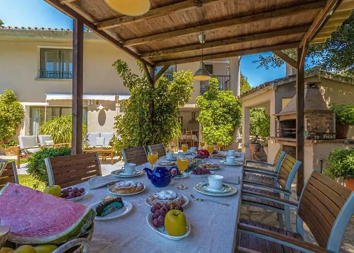 Villa Llamas By Vintage Travel