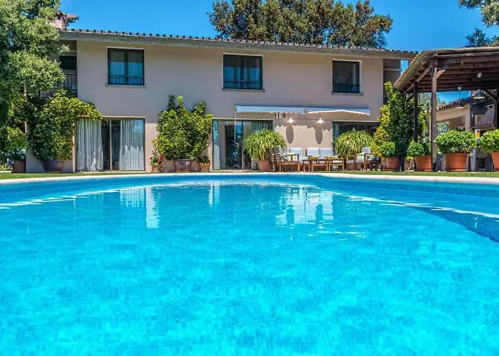 Villa Llamas By Vintage Travel *